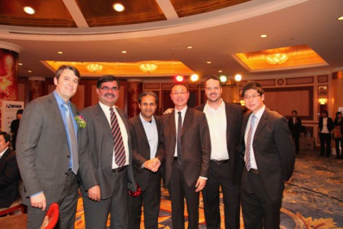 '></center><br />　　雙方公布：將共同投資設(shè)立合資公司，在常熟理工學(xué)院建設(shè)包括1500座席呼叫中心TMT(通訊、新媒體、網(wǎng)絡(luò)科技)服務(wù)外包基地承接BPO、ITO、KPO服務(wù)外包業(yè)務(wù)。<p align=